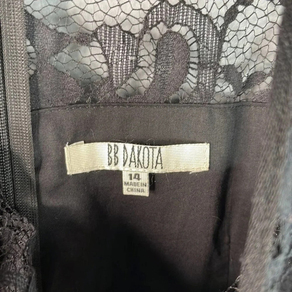 BB DAKOTA Black Floral Lace Cocktail Dress Sleeveless Box Pleat Feminine Size 14 - Picture 5 of 10